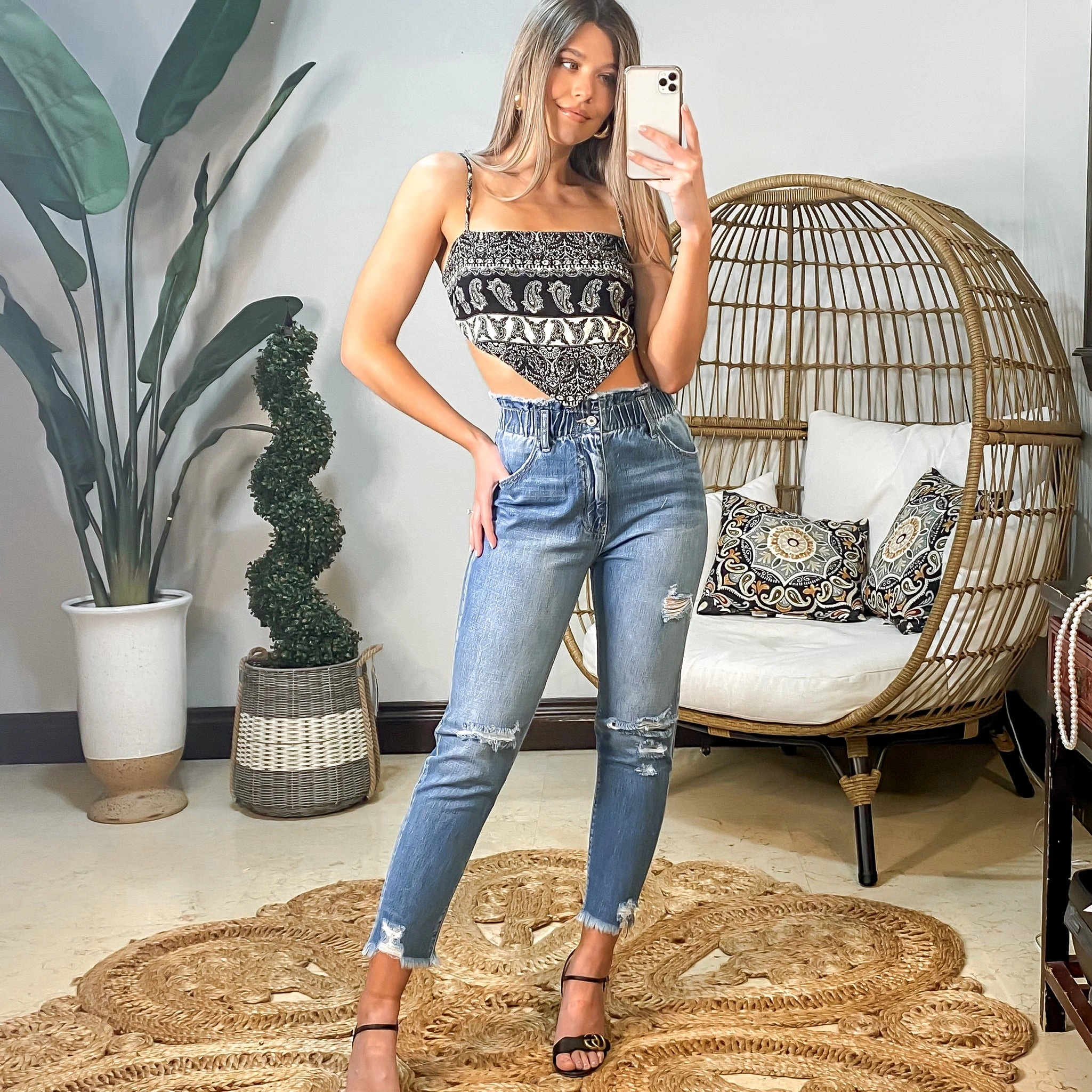 Zoe Jeans: Stijlvol denim voor jou, een vleugje glamour en perfecte pasvorm, bestel nu en straal!